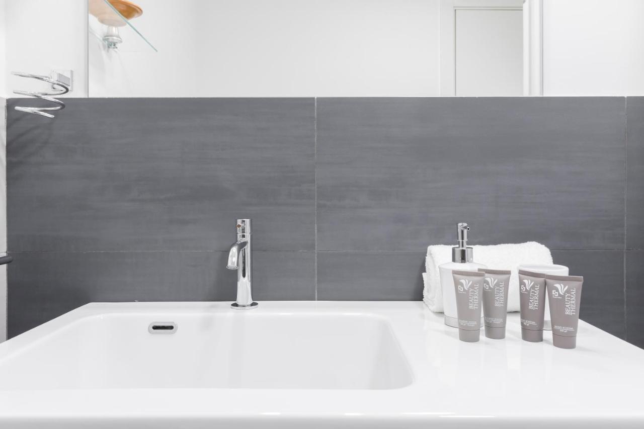 Amoretti Apartment, 6 Persone, 3 Camere, 2 Bagni, Balcone, Wi-fi, Metro B Monti Tiburtini Rom