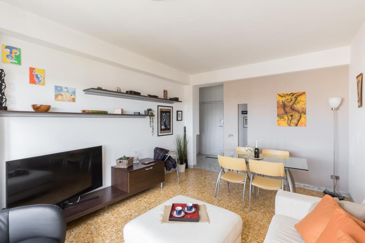 Amoretti Apartment, 6 Persone, 3 Camere, 2 Bagni, Balcone, Wi-fi, Metro B Monti Tiburtini Apartment Rom
